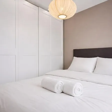 Appartement Bright And Modern 2-room Apartment, To S, Quiet