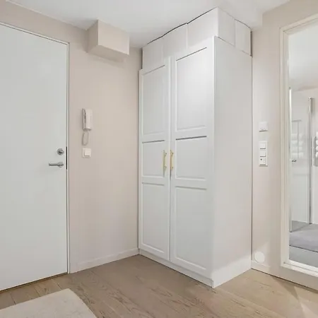 Appartement Bright And Modern 2-room Apartment, To S, Quiet