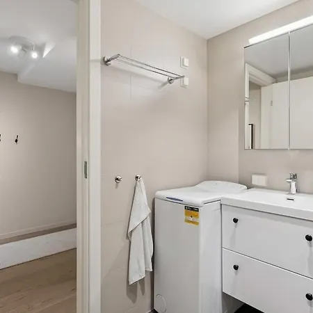 Bright And Modern 2-room Apartment, To S, Quiet *